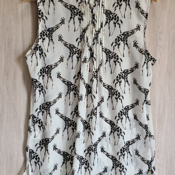 Croft & Barrow Giraffe Print Sleeveless Top Medium | V-Neck Button Blouse - Picture 2 of 5